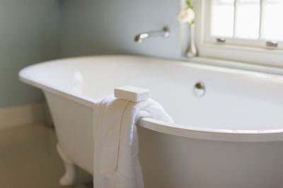 Vintage clawfoot tub